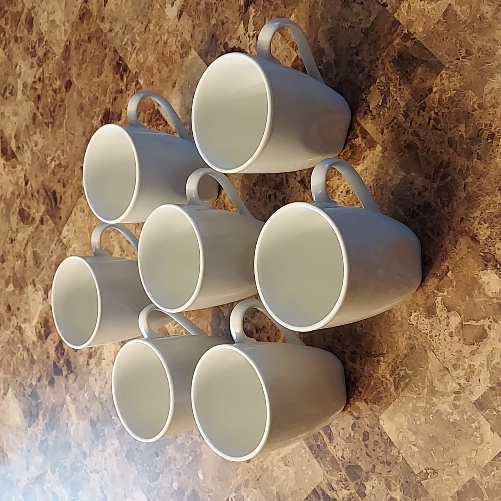 Set of 7 white mugs from CANVAS Collection, GUC